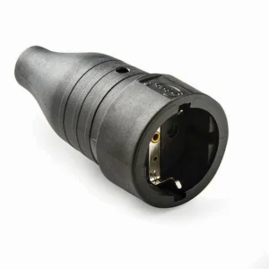 FAMATEL - TOMA CORRIENTE EN GOMA CON TT LATERAL 16A/250V IP44 NEGRO